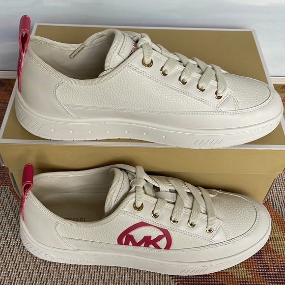 MICHAEL KORS SHEA LACE UP FAUX LEATHER
49R4SHFS1L
ELECTRIC PINK
 Sneakers - Picture 2 of 16